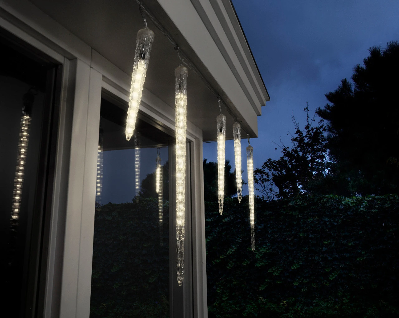 Lumineo 6 Warm White LED Snowing Icicles Transparent Wire - Image 3